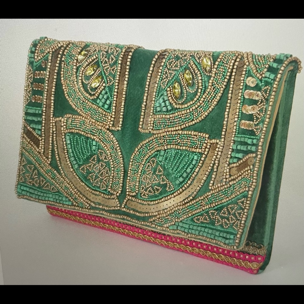 LuLu’s Bead the Best clutch
